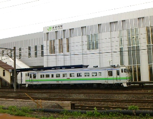 木古内駅で停車しているいさ鉄車両の写真