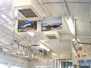 旧国鉄色車両の中の写真