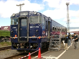 鉄道貨物フェスティバルＩＮ函館２０１８で展示されたながまれ号の写真