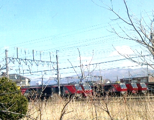 貨物列車の先頭車両の写真