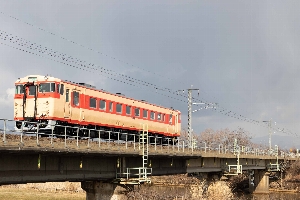 いただいた道南いさりび鉄道の写真、国鉄急行色