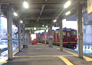 夕暮れの函館駅