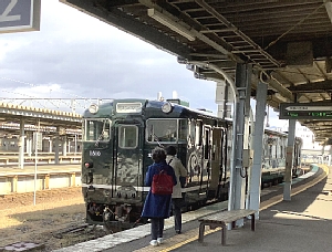 いさりび鉄道深緑車両の写真