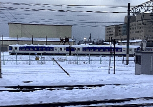 五稜郭駅に停まる車両の写真