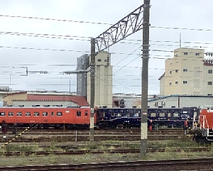 道南いさりび鉄道のながまれ号が停まる写真