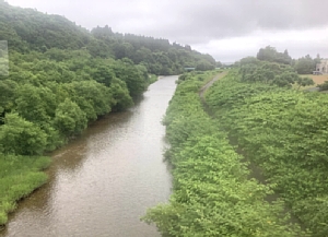 いさりび鉄道から見た茂辺地川の写真