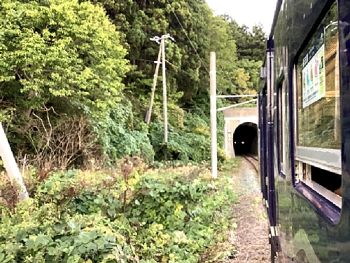 ながまれ海峡号ツアー　矢不来信号場で停車中に撮影した後方トンネル「第二矢不来」の写真