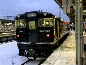 道南いさりび鉄道の深緑車両の写真