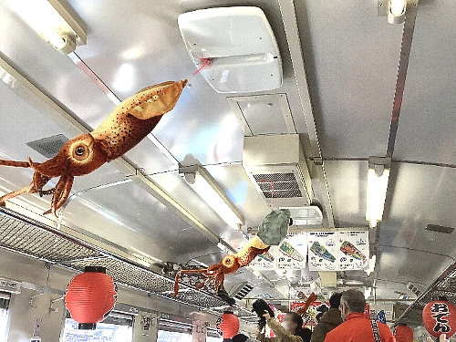 おでん列車の車内の写真