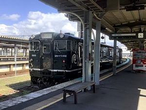 道南いさりび鉄道の深緑車両の写真