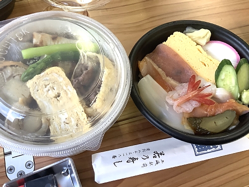 おでん列車で提供される海鮮丼とおでんの写真