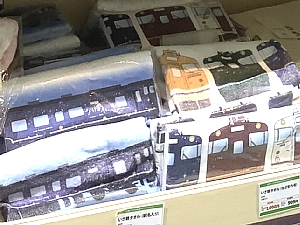 函館山の山頂ショップで売られるいさ鉄グッズの写真