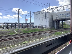 いさ鉄の車内から見た木古内駅の写真