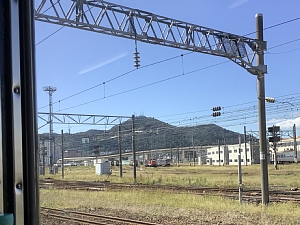 函館駅から見た函館山の写真