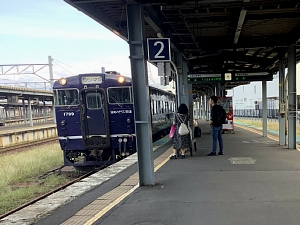 函館駅に停車するながまれ号の写真