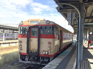 道南いさりび鉄道の急行色車両の写真
