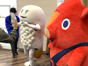 いさ鉄フェスタのキーコとずーしーほっきーの写真