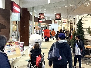 いさ鉄フェスタのキーコ達が退場する写真