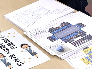いさ鉄フェスタのペーパークラフトとぬり絵の写真