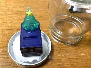 ながまれ号チョロQで制作している写真