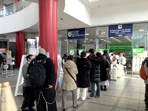 函館駅の行列の写真