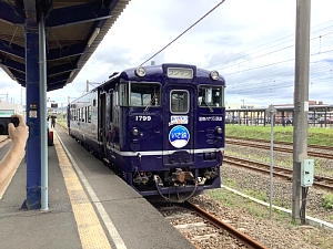 木古内駅に停まるながまれ号の写真